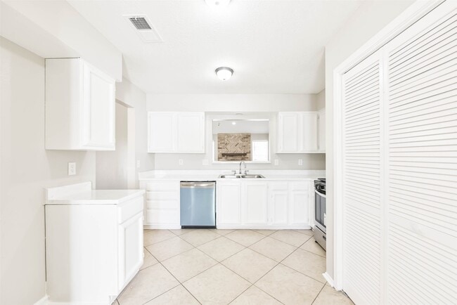 Building Photo - 8046 Split Pine Dr