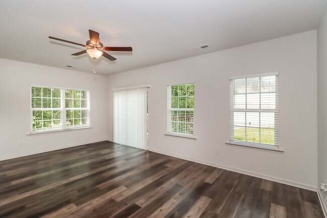 Photo - 2529 Oakdale Rd