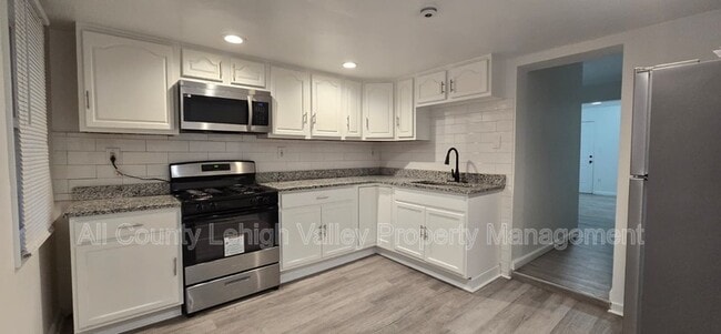 Photo - 129 W Sycamore St