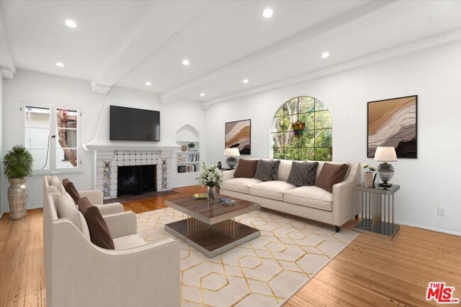 Photo - 205 S Reeves Dr Rental