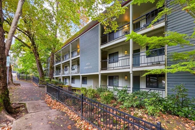 Building Photo - 4926 S Corbett Ave Unit #302