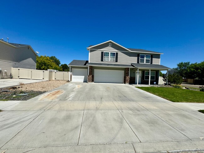 Photo - Coming Soon: Spacious 5-Bedroom Home with 3-Car Garage in Nampa