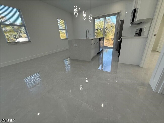 Photo - 207 W 15th St