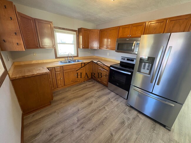 Building Photo - 1921 3rd Ave NE Rental