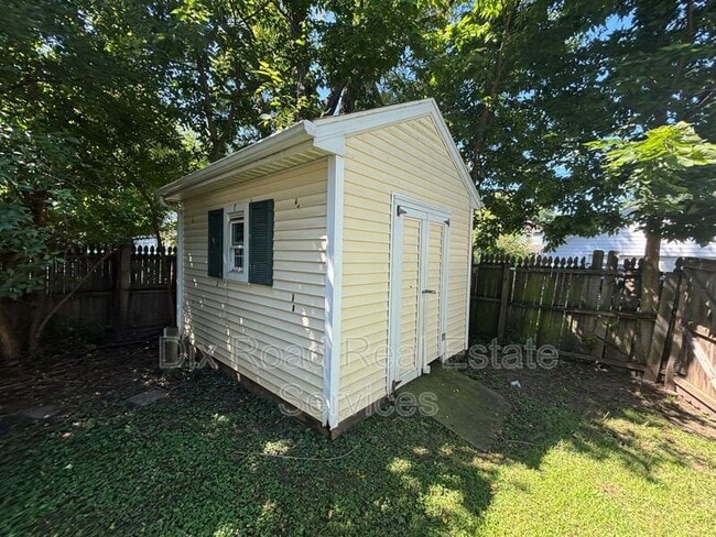 Photo - 210 Monroe St