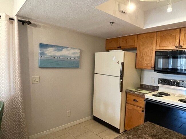 Photo - Unfurnished 2 bedroom 2 bath long term rental