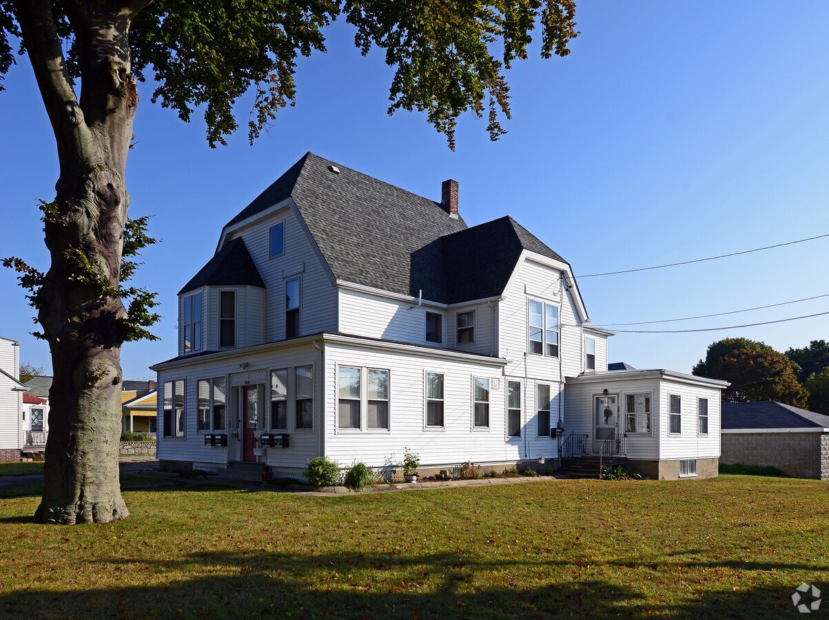 Photo - 2028-2036 Acushnet Ave Apartments