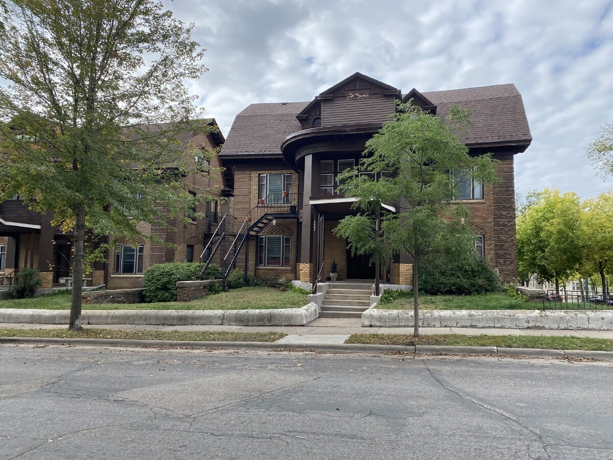 Spacious 1Bed, 1Bath in Lake of the Isles Neighborhood! - Spacious 1Bed, 1Bath in Lake of the Isles Neighborhood! Unit 5