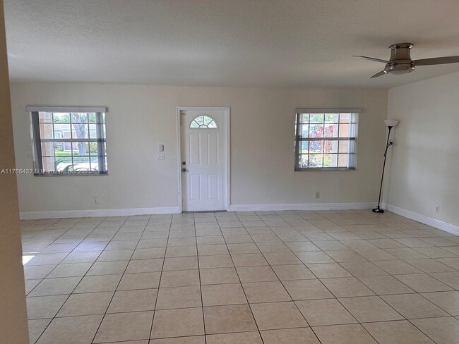 Photo - 5308 NE 2nd Ter