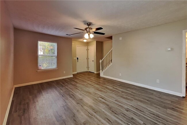 Photo - 4557 Darrowby Dr