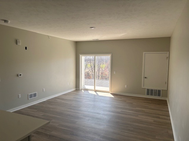 Living Room - Lakeview Apartments