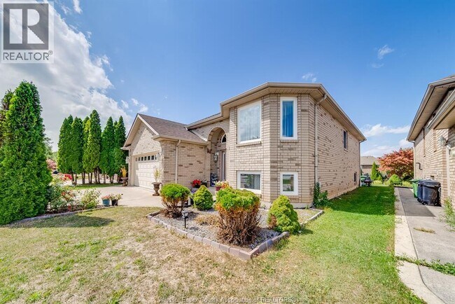Photo - 1078 Imperial Crescent