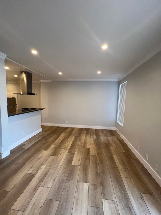 Photo - 2107 N Beachwood Dr Unit #101