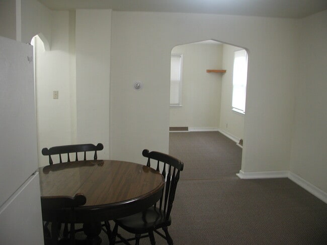 Building Photo - 241 E Ronning Ave Rental