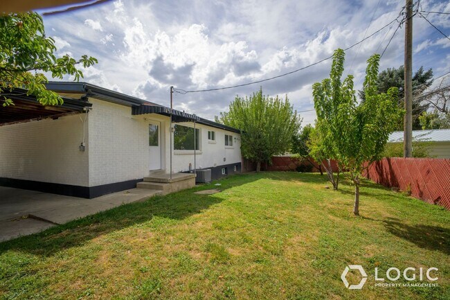 19 E 1300 S Unidad Upstairs