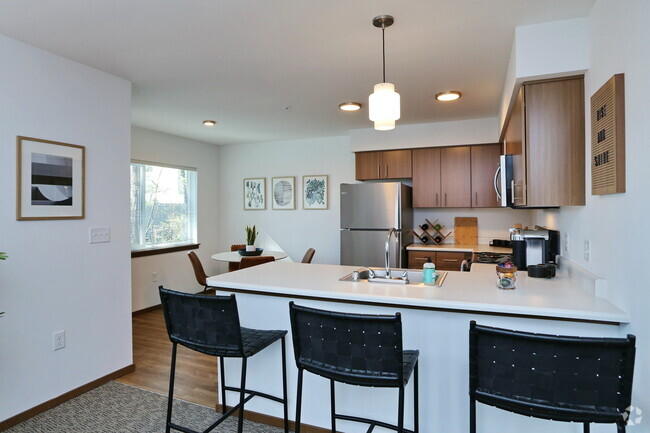 2BR, 2BA - 976 SF