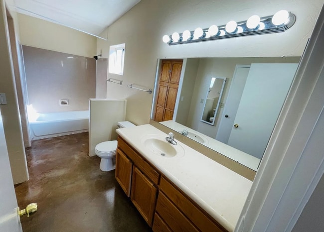 Photo - 1188 N Riverview Blvd