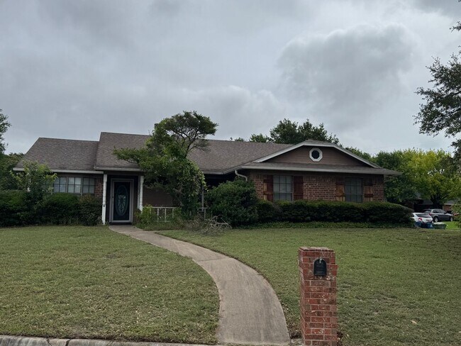 Building Photo - Updated Midway ISD 5 Bedroom