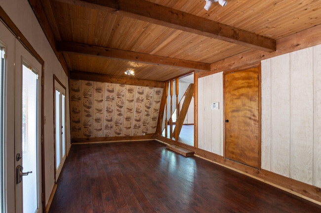 Photo - 2865 Old Thomson Rd