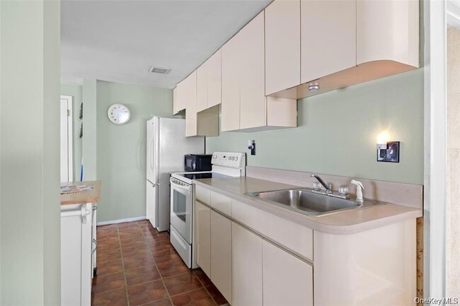 Photo - 830 N Broome Ave