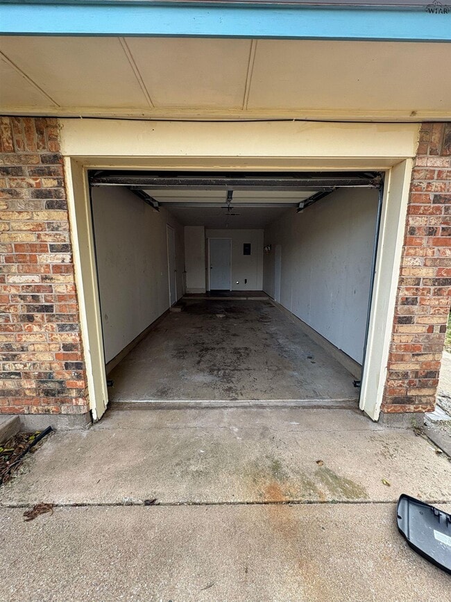 Photo - 209 Glasgow Dr