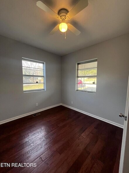 Photo - 614 Midlake Dr NE