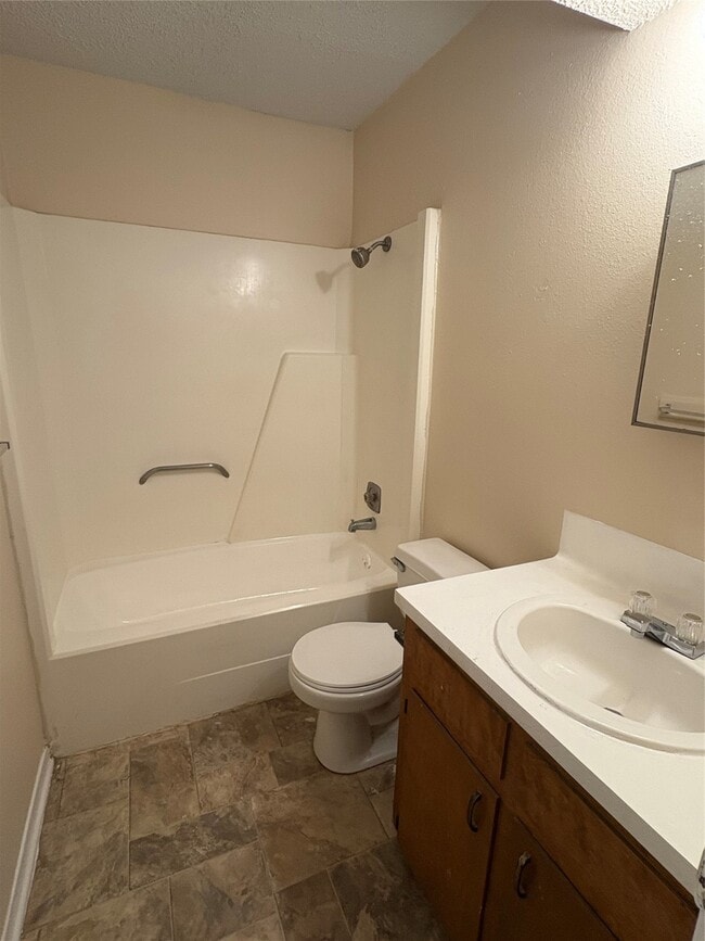 Photo - 405 Oak St