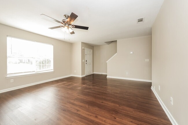 Photo - 702 Holland Ridge Dr