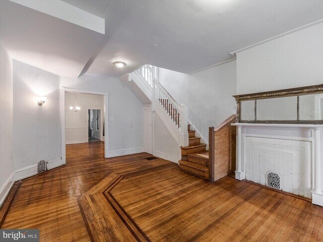 Photo - 242 Berkley St
