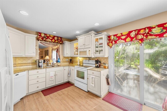 Photo - 6809 SE Yorktown Dr