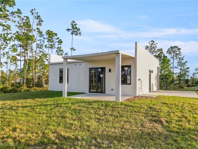 Photo - 935 Panda Dr