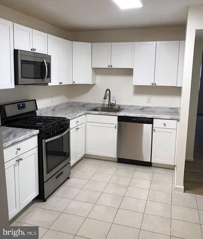 Photo - 884 Quince Orchard Blvd Unit T2