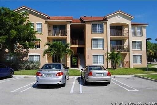 913 Villa Cir Unit 913