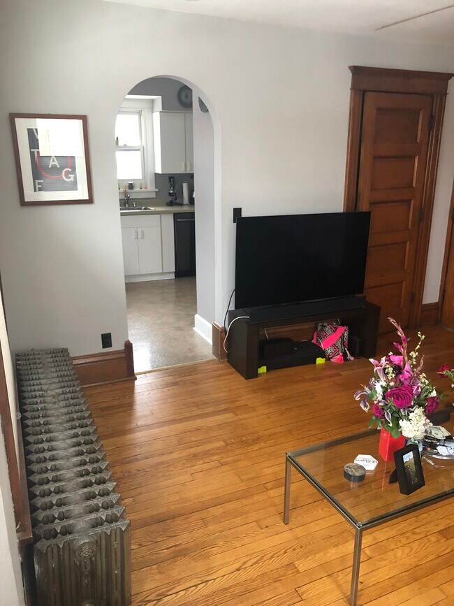 Photo - 1339 Rutledge St Unidad 2