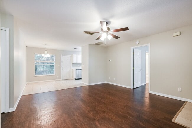 Photo - 628 Brooke Ct