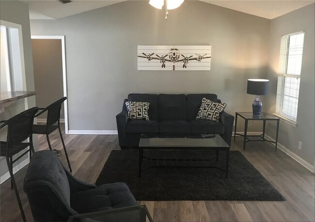 Photo - 102 Adams Ct