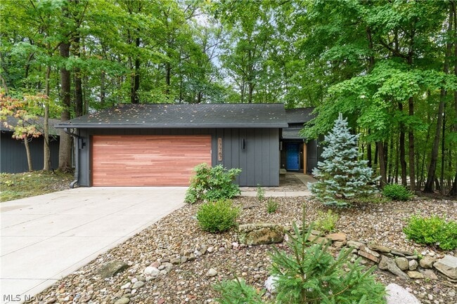 Building Photo - 17767 Falling Leaves Rd