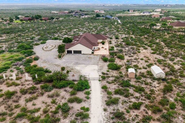 Photo - 31 Running Deer Mdws