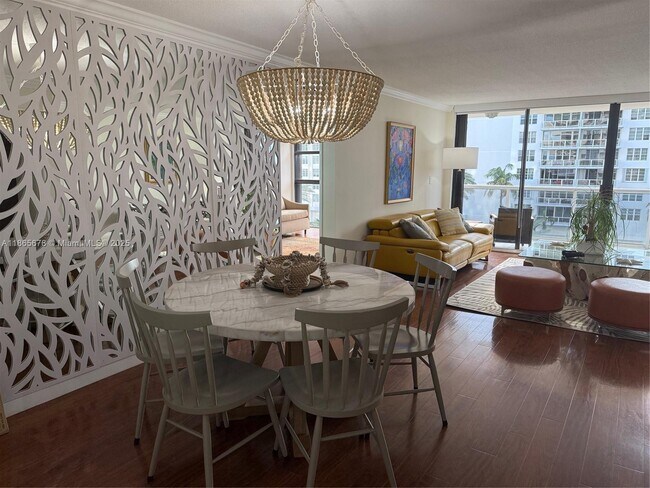 Photo - 5757 Collins Ave Unidad 602
