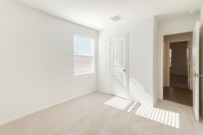 Photo - 461 Whoopers Lp