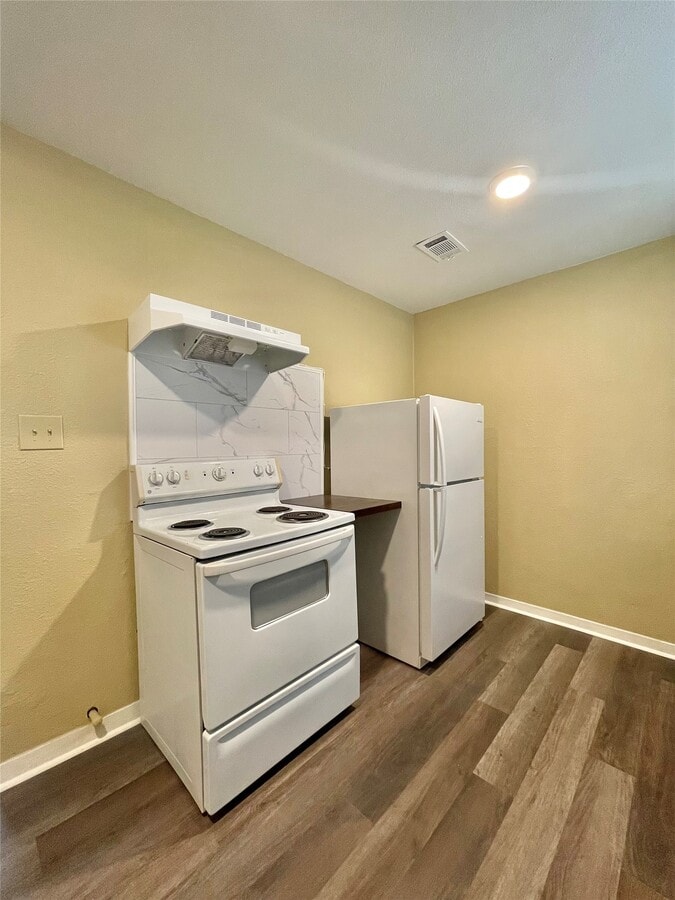 Photo - 611 N Avenue D