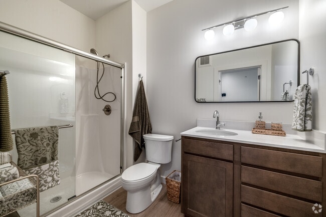 Studio Plus - 470SF - Bathroom