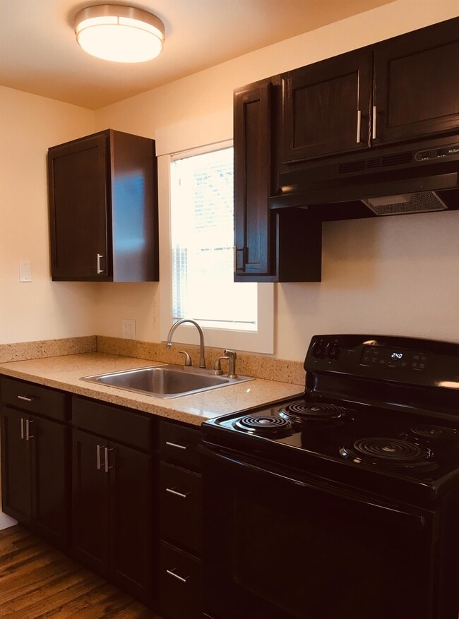 Photo - 4550 Lakeshore Blvd