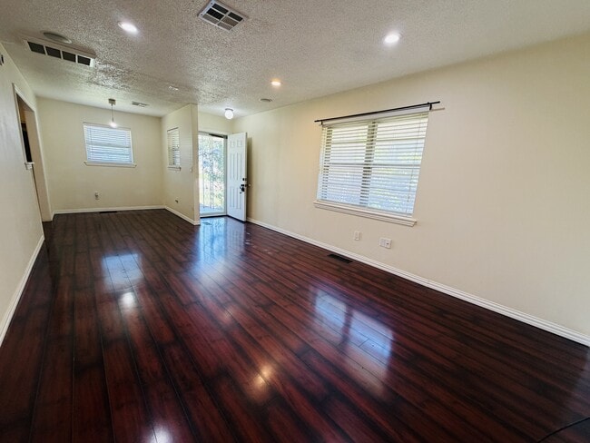 Photo - 120 Elwood Dr