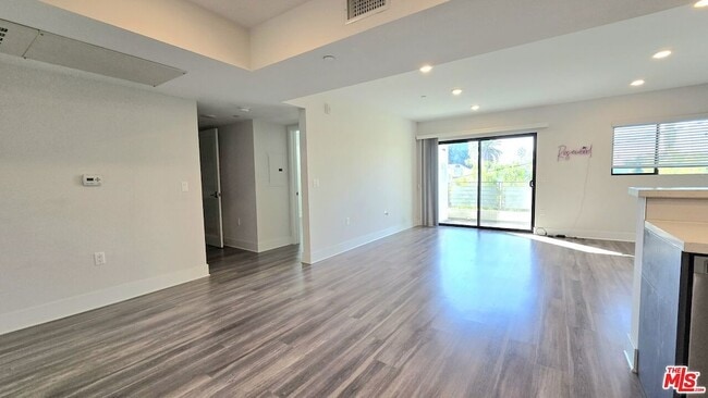 Photo - 5030 Rosewood Ave