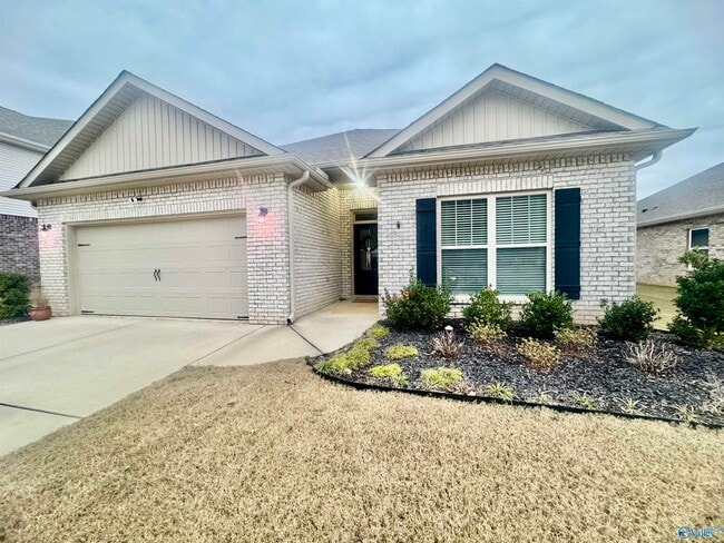 Building Photo - 91333 Monteagle Blvd SE