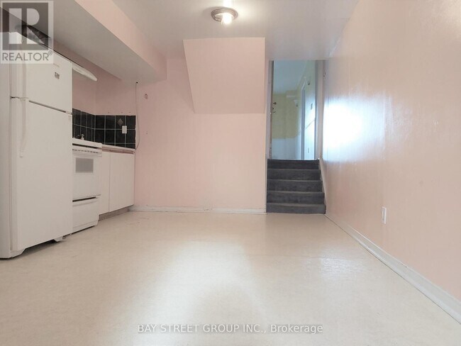 Photo - 72 Parkdene Ct