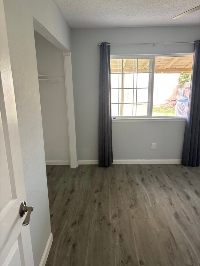 Photo - 23941 Landisview Ave
