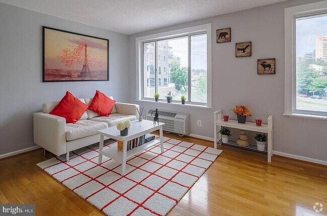 Building Photo - 1730 Arlington Blvd Unit 309 Rental