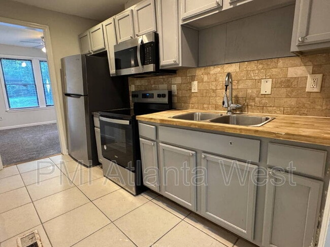 Photo - 1796 Spring St NW